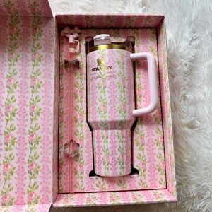 New in box Stanley x Loveshackfancy 40oz